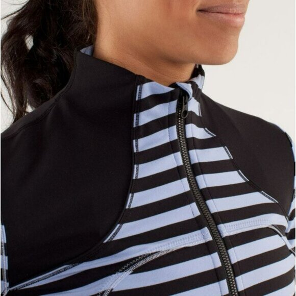 Lululemon Forme Jacket Sea Stripe Polar Haze Black Stretch Thumbholes Size 4 - Picture 4 of 16